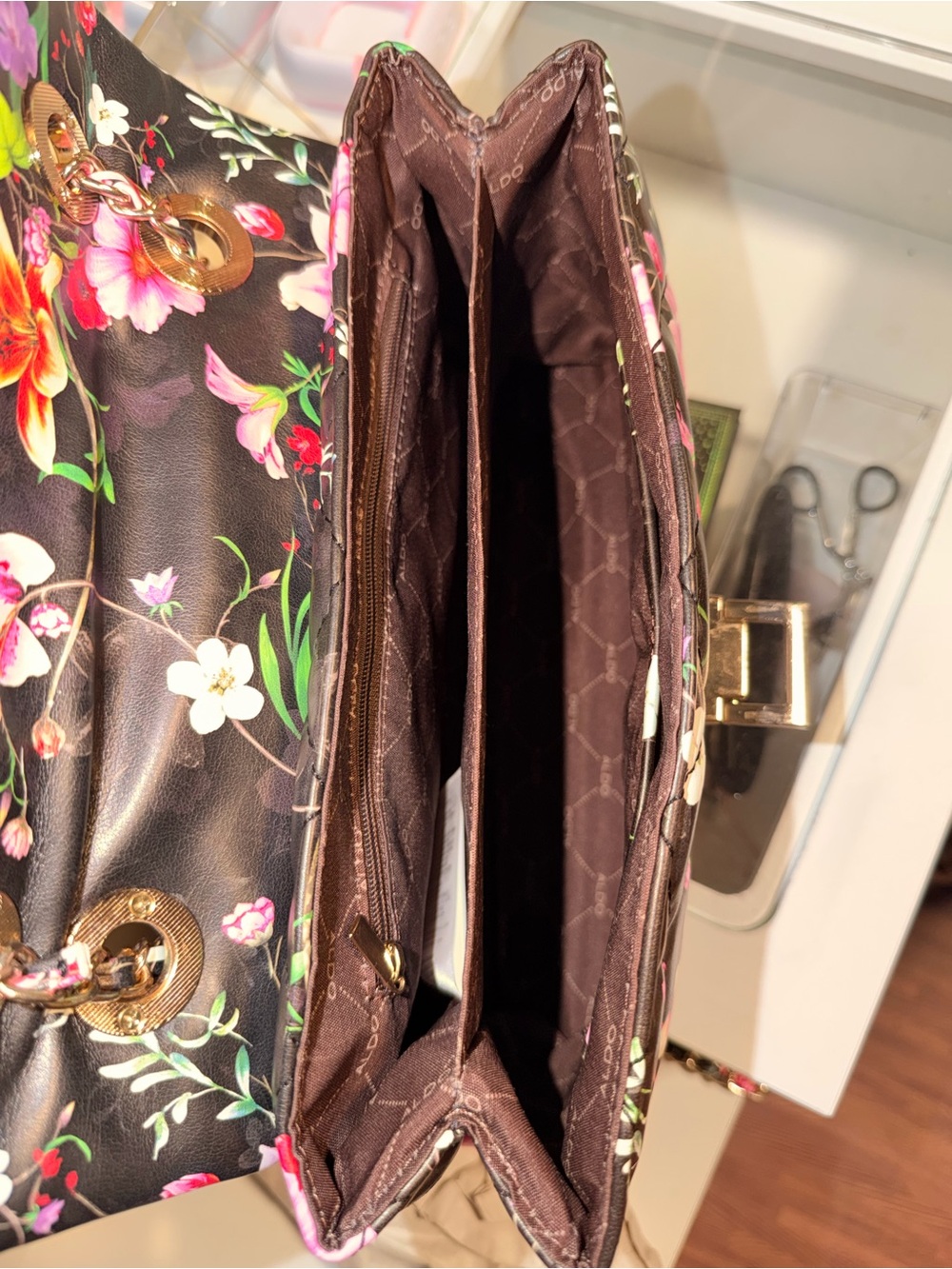 Black Floral Quilted Chain Shoulder Bag - Picture 3 of 3